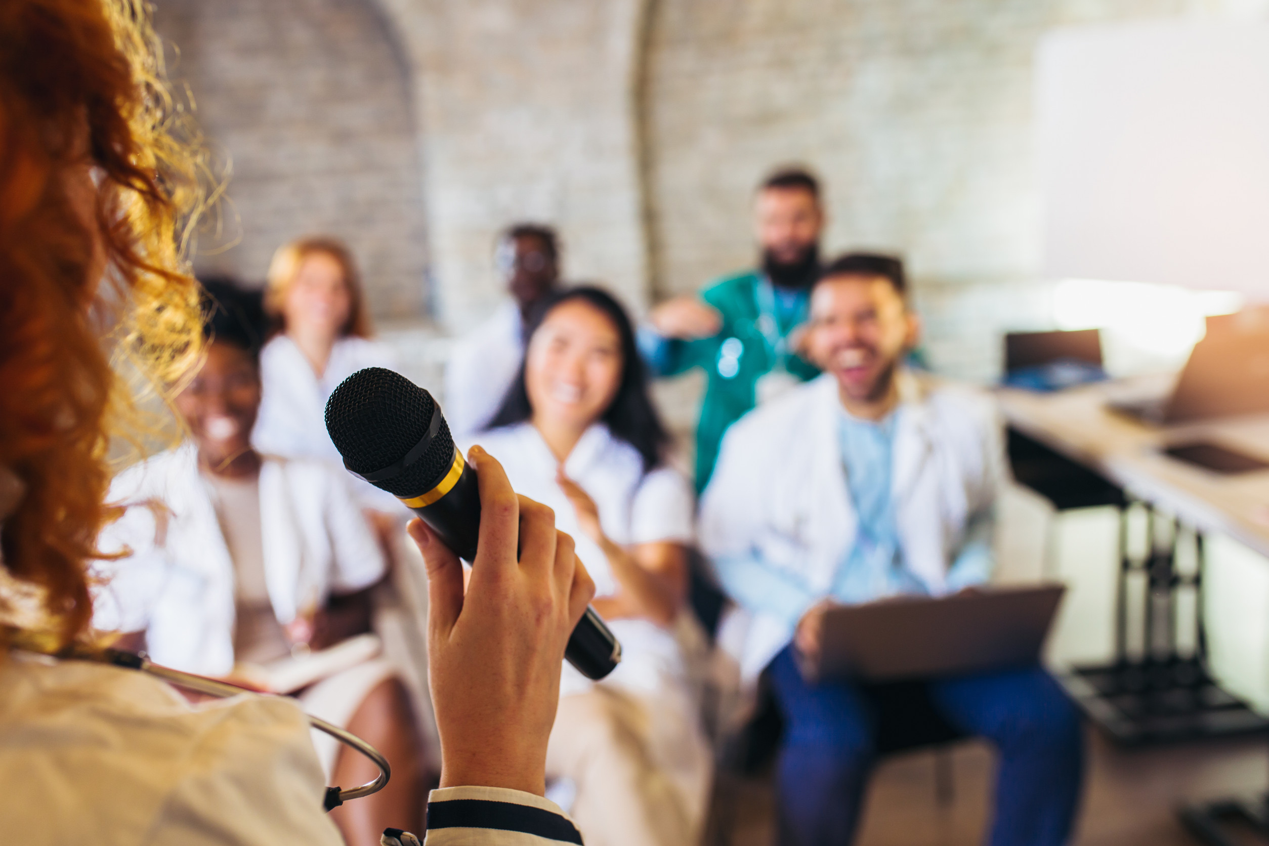 Stimmtraining: Wie ein Profi sprechen lernen
